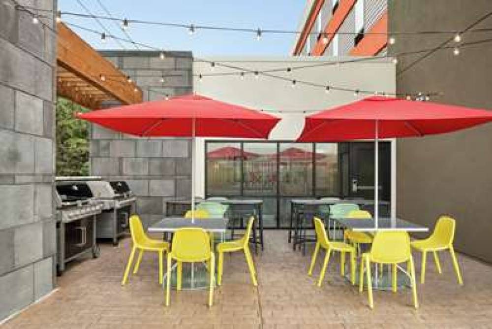 HOME2 SUITES BY HILTON BISMARCK 6