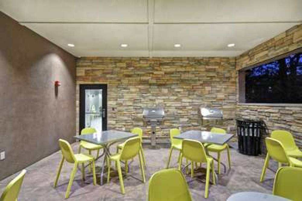 HOME2 SUITES BY HILTON CARBONDALE 2