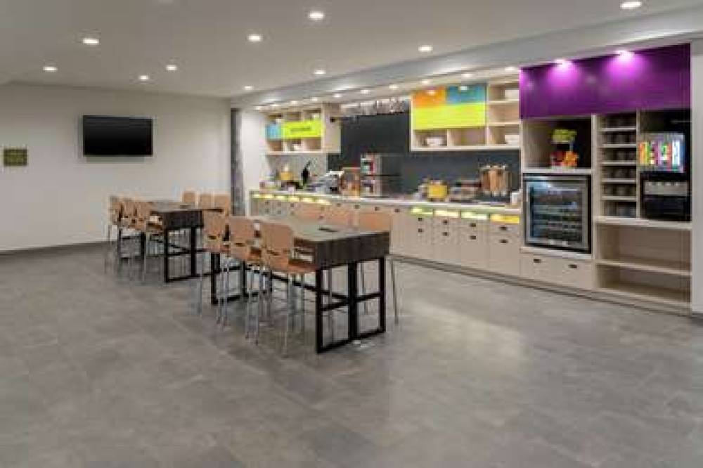HOME2 SUITES INDIANAPOLIS AIRPORT 9