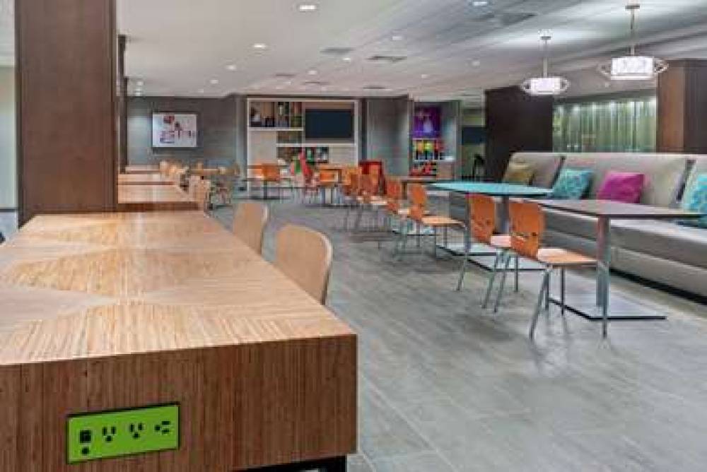 HOME2 SUITES ORLANDO UNIVERSAL 9