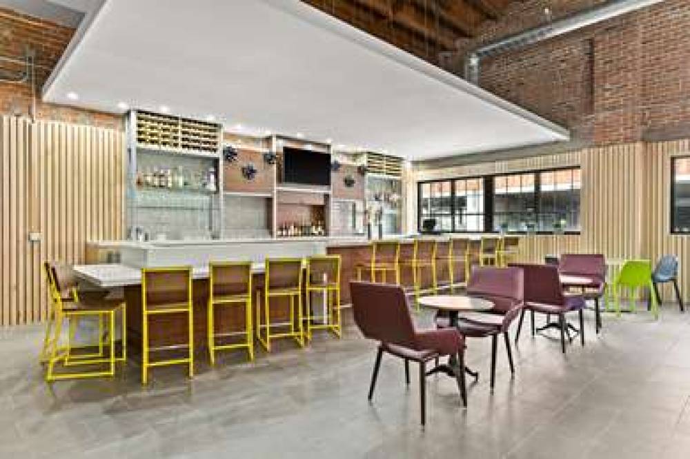 HOME2 SUITES PHOENIX DOWNTOWN 6