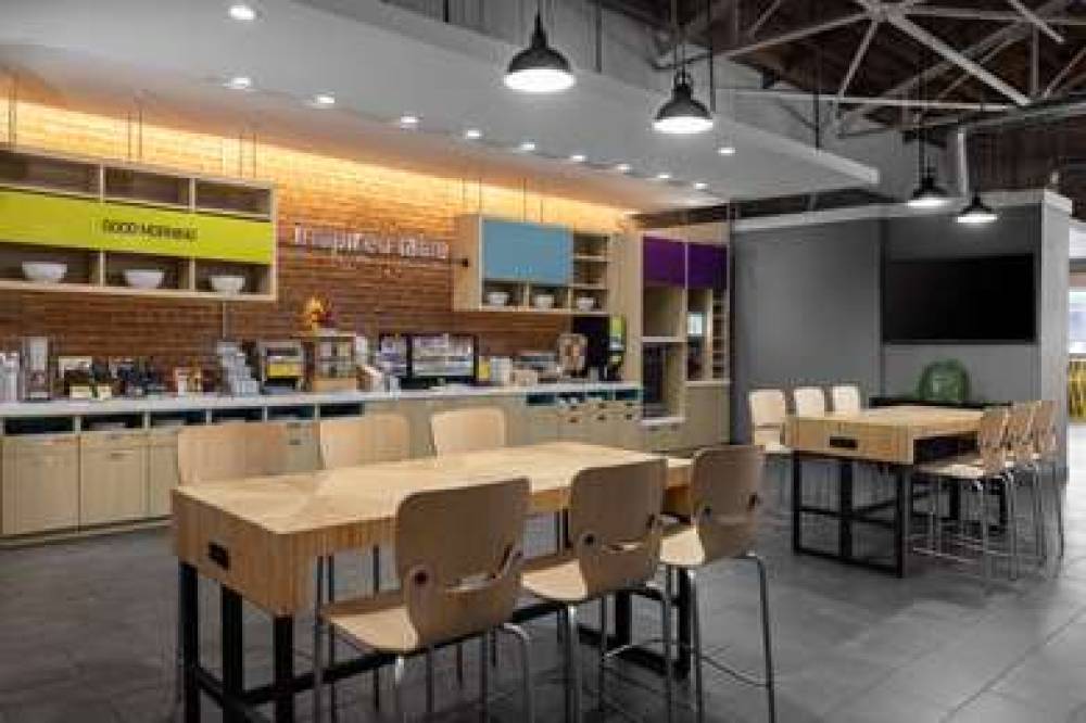 HOME2 SUITES PHOENIX DOWNTOWN 10