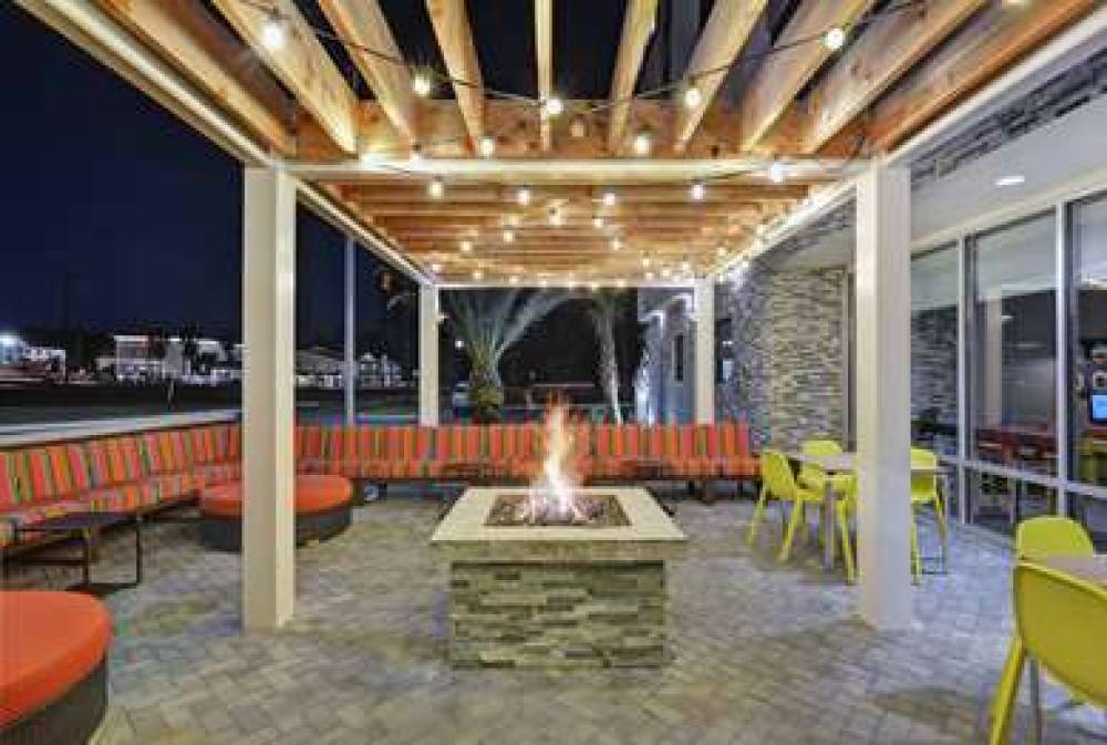 HOME2 SUITES RICHMOND HILL 2