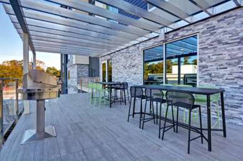 HOME2 SUITES SAVANNAH MIDTOWN 8