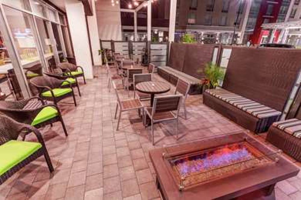 HOME2 SUITES TORONTO/BRAMPTON 1