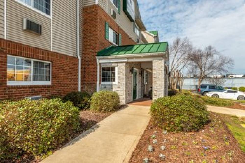 HOMETOWNE SUITES CHARLOTTE-CONCORD 7