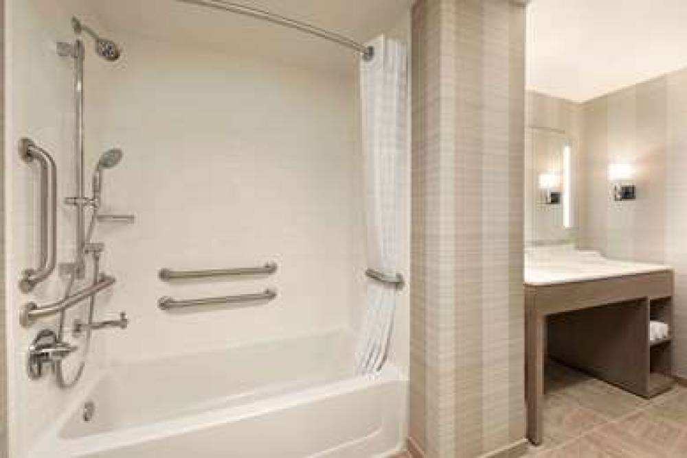 HOMEWOOD SUITES BY HILTON CHICAGO D 8