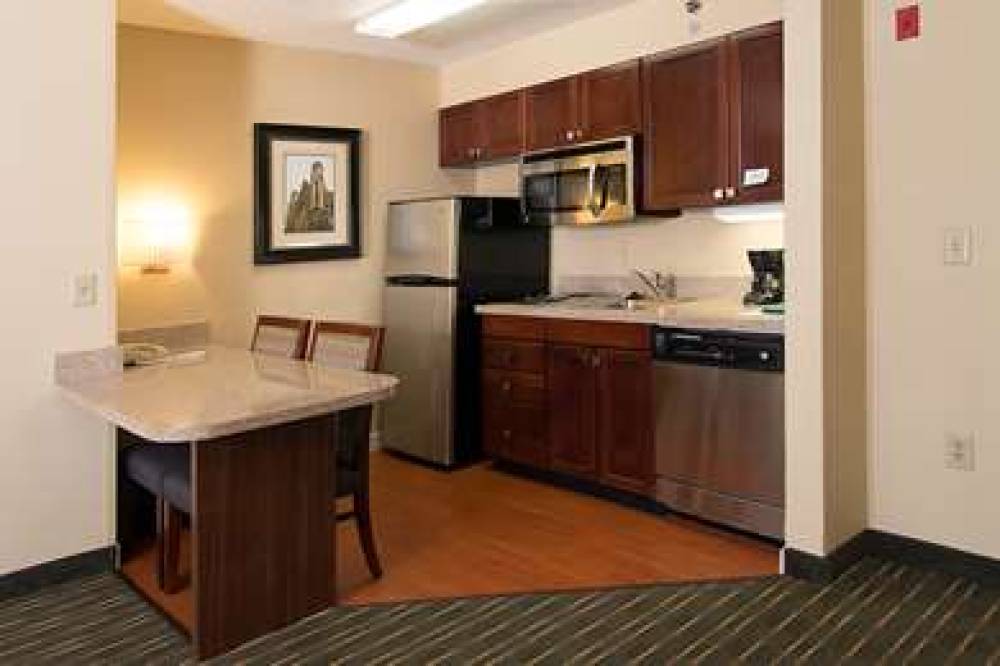 Homewood Suites By Hilton Toronto Airport Corpora 8