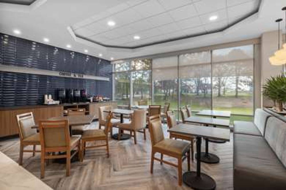 HOMEWOOD SUITES DOWNERS GROVE 4