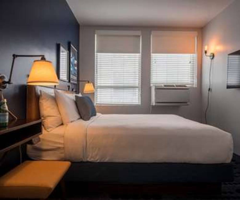 HOTEL 373 3