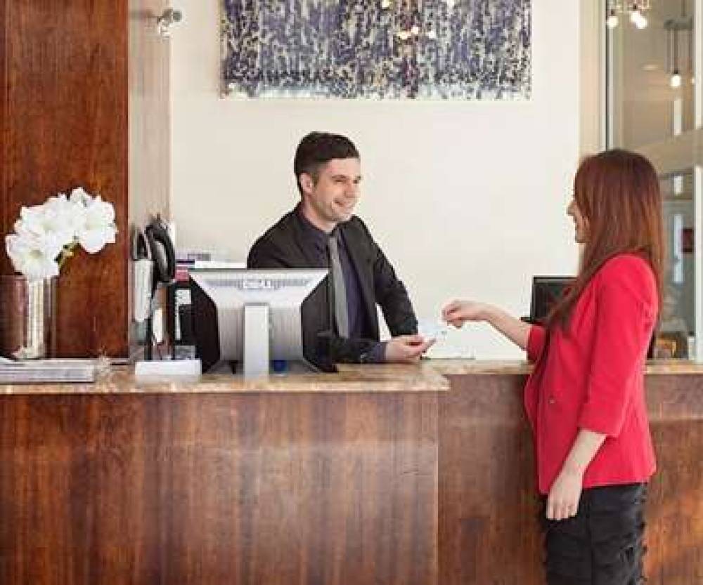 HOTEL 373 7