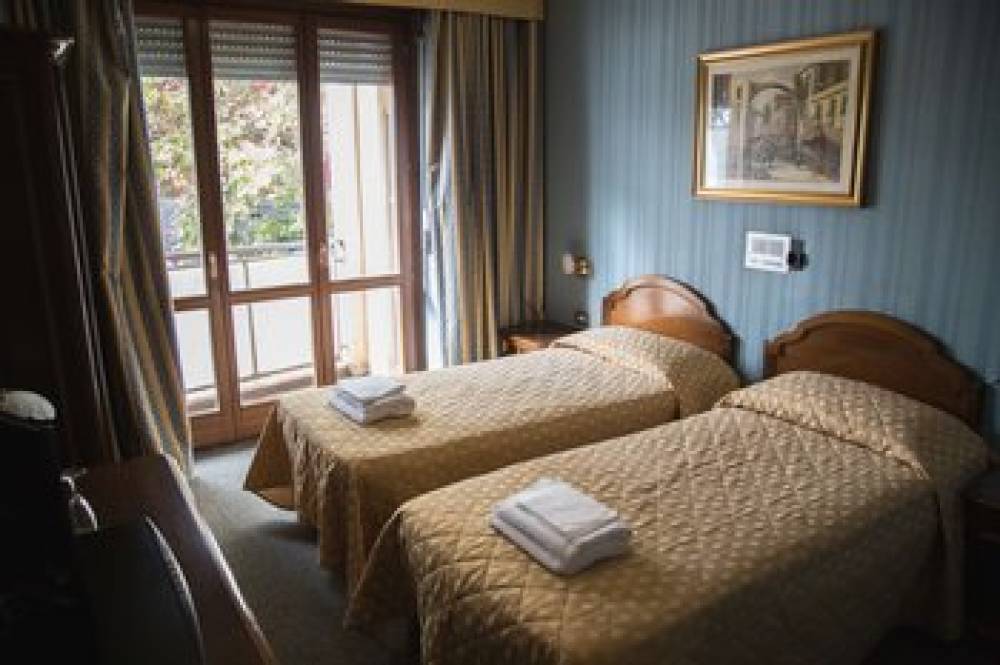 HOTEL ACCURSIO 9
