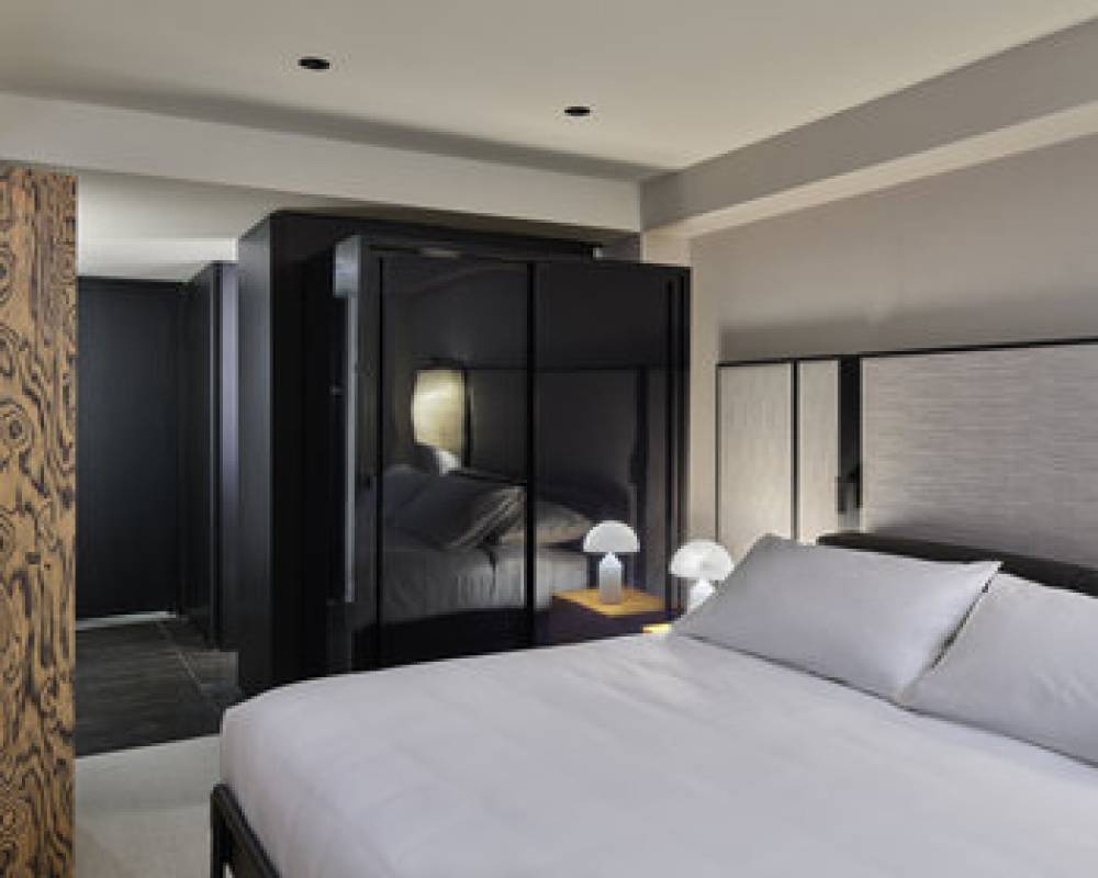 HOTEL AKA NOMAD 6