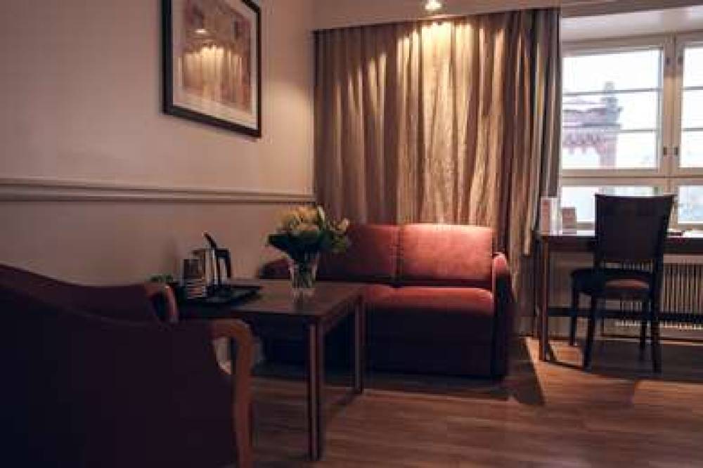 HOTEL ANNA 5
