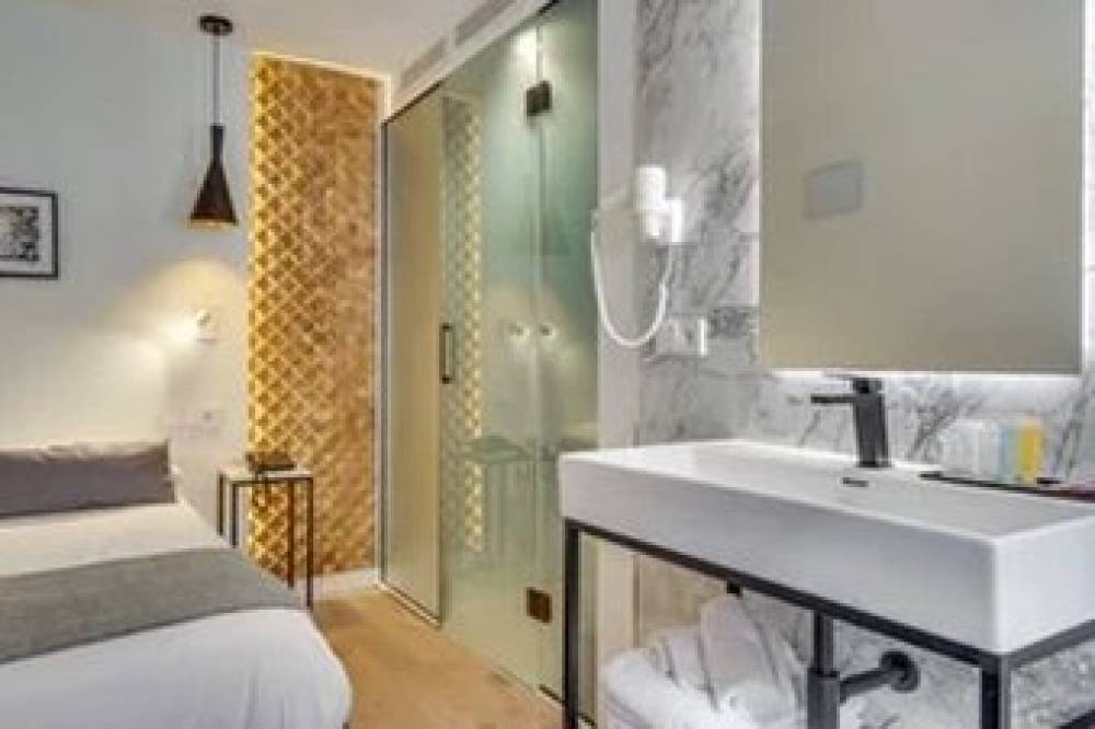 HOTEL BEAUSEJOUR 9