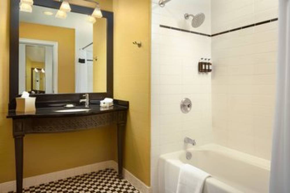 Hotel Chicago Downtown Autograph Collection 5