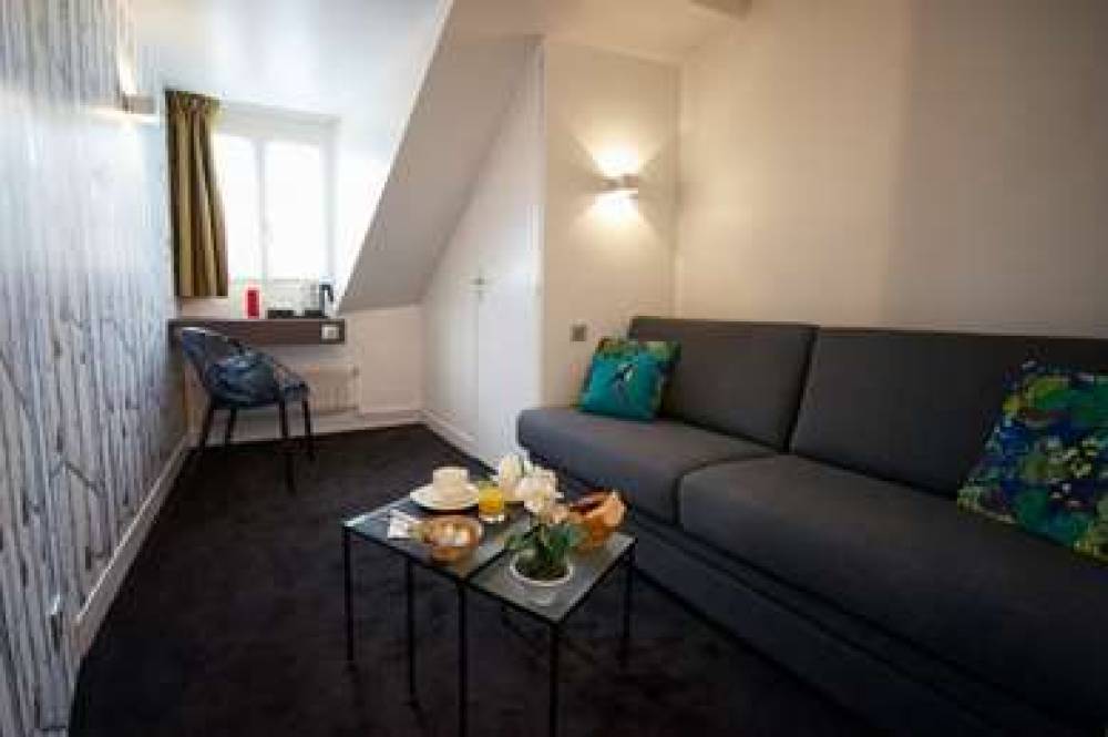 HOTEL DE LA GAITE*** 10