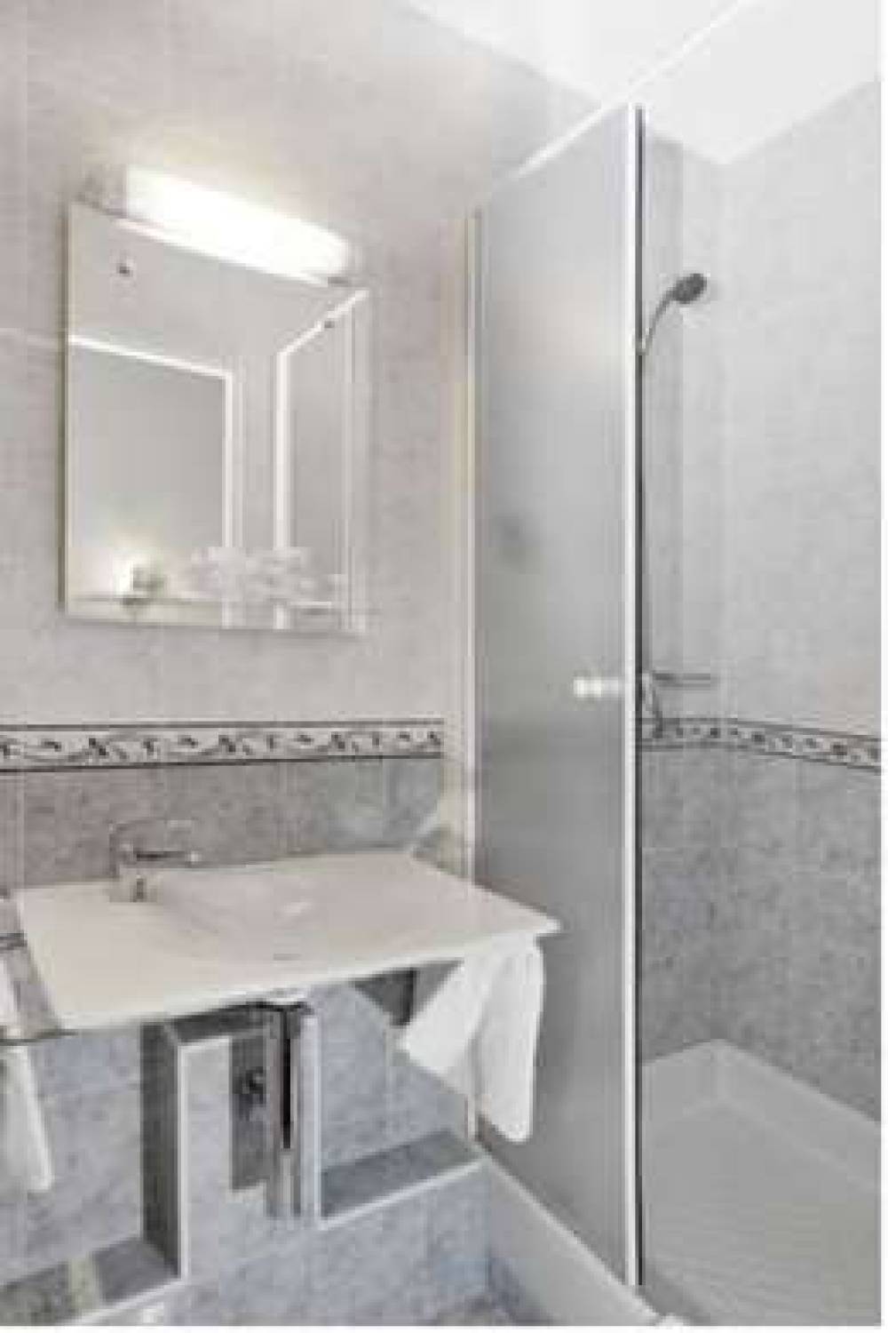 HOTEL DES ROYS*** 4