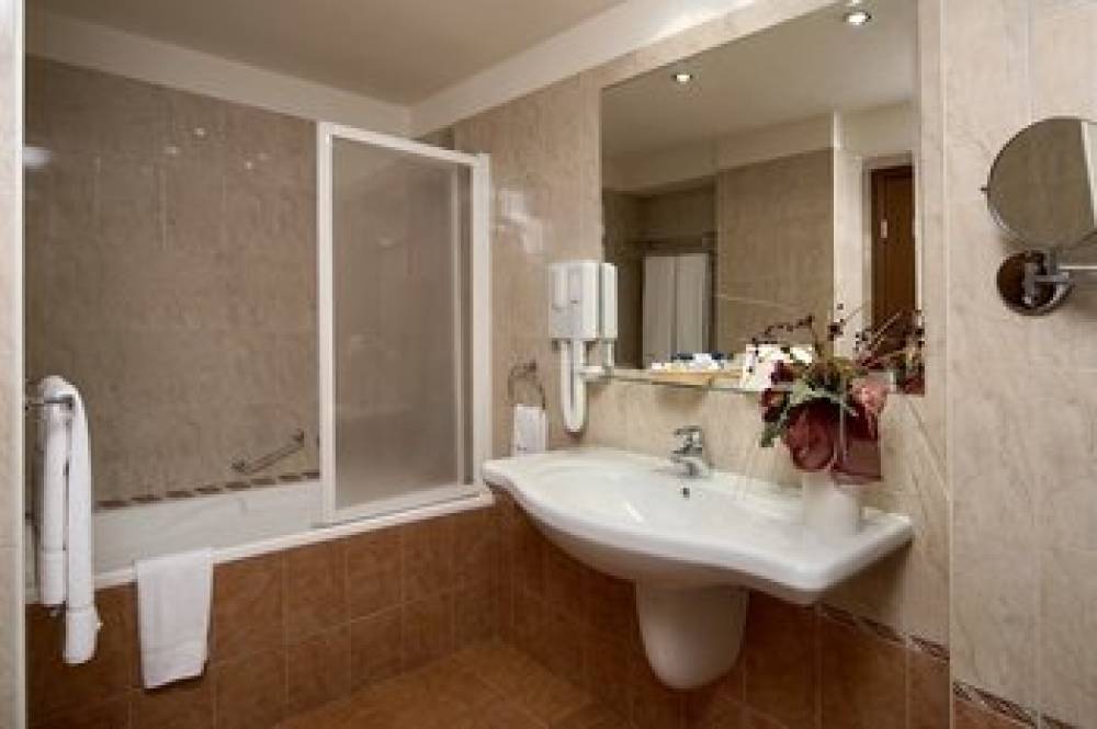 HOTEL FORUM 2