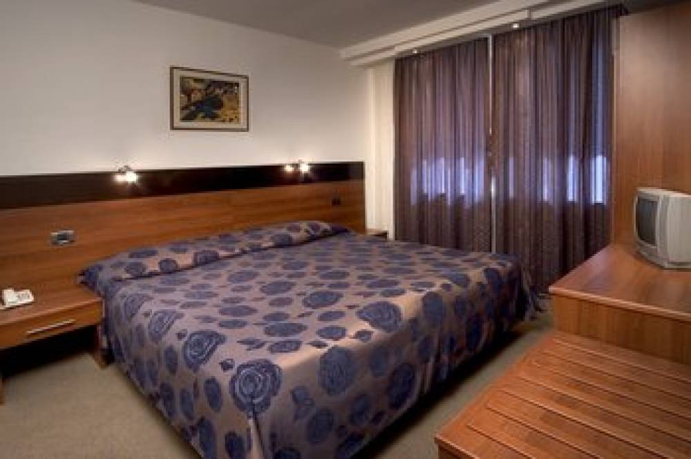 HOTEL FORUM 6