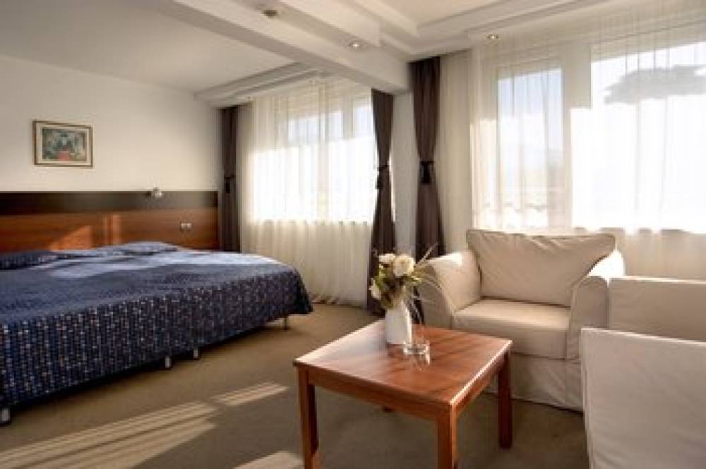 HOTEL FORUM 1
