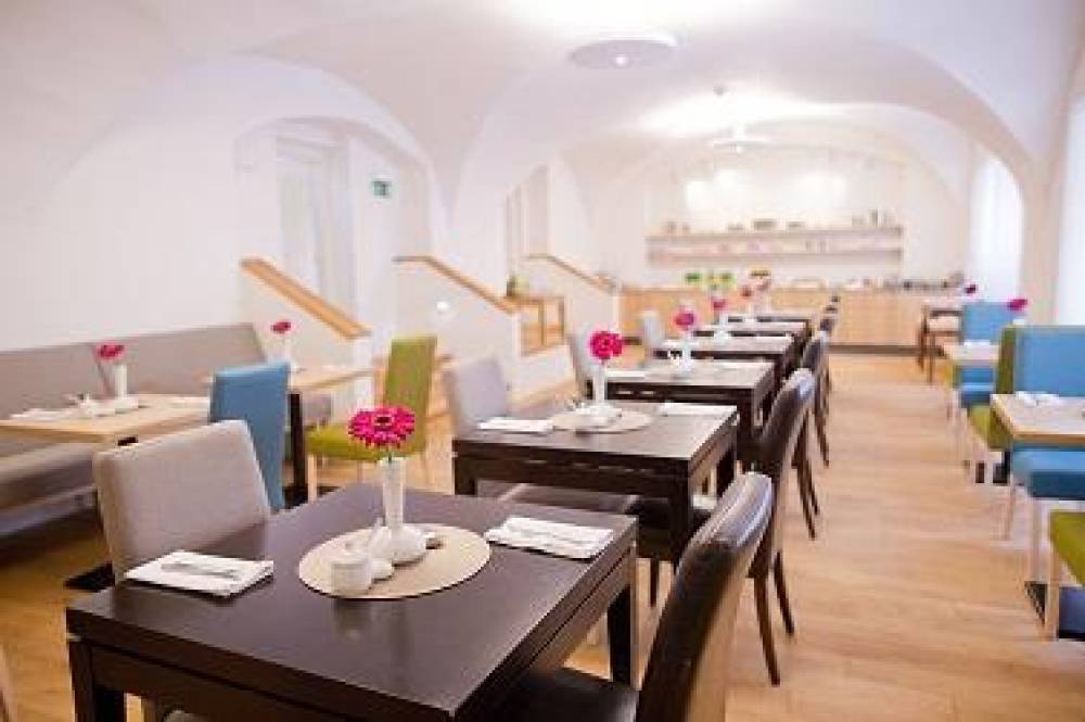 HOTEL GOLDEN KEY 8