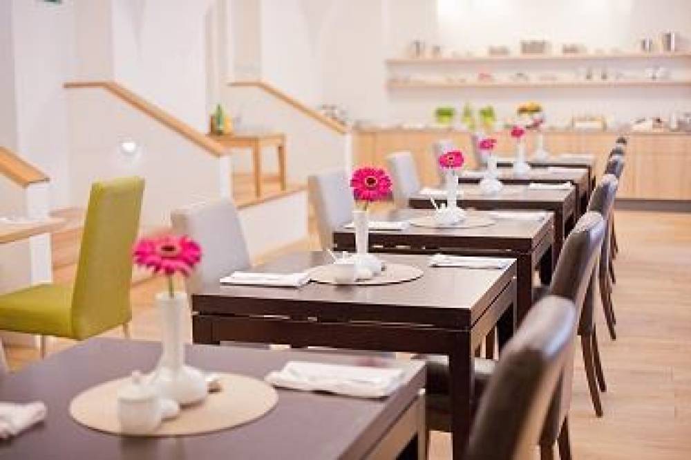 HOTEL GOLDEN KEY 9