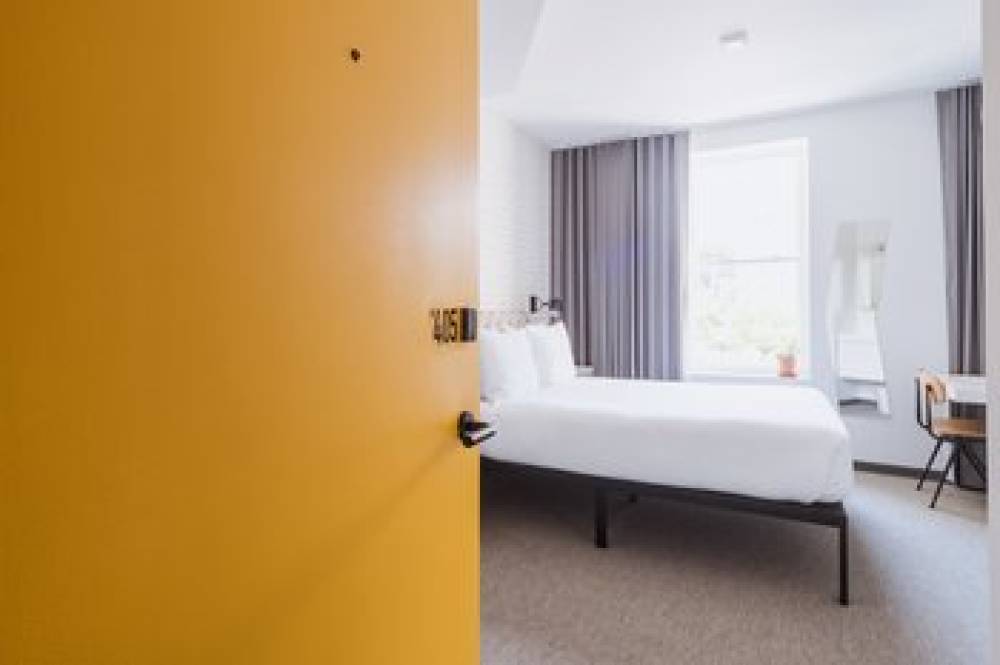 HOTEL HIVE 8