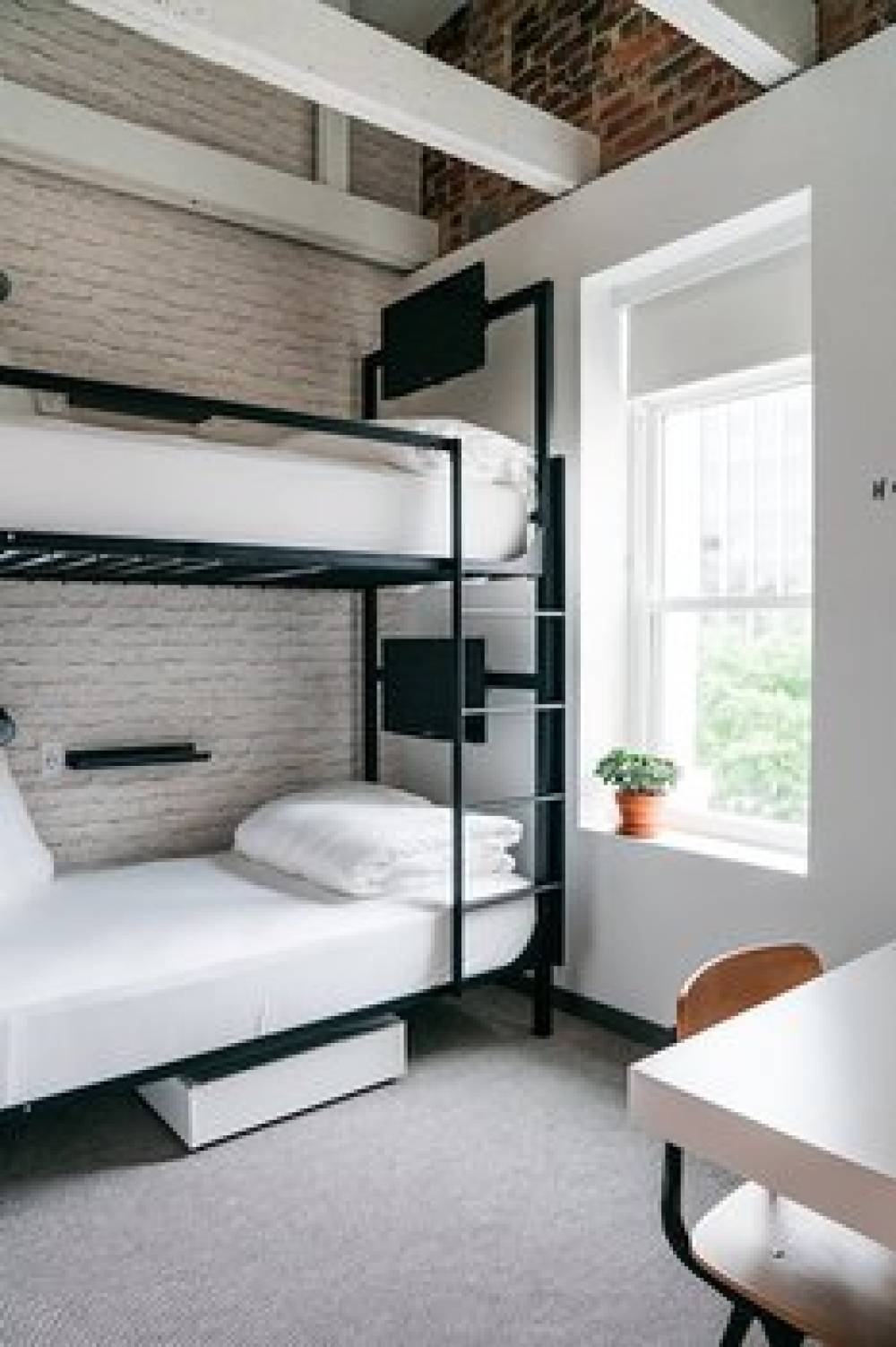 HOTEL HIVE 9