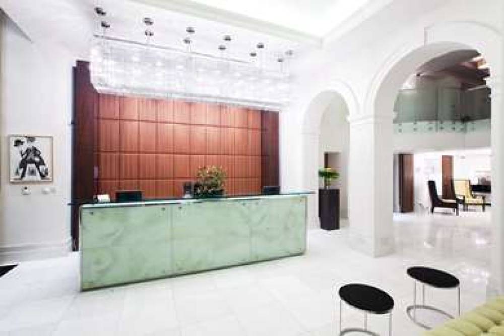 HOTEL KINGS COURT 3