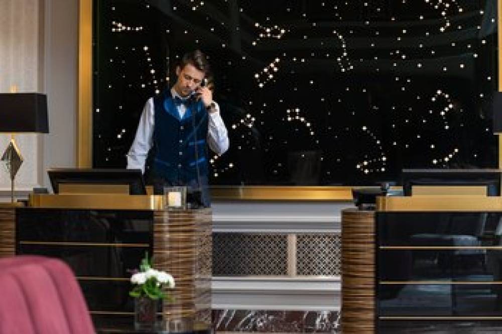 Hotel LeVeque Autograph Collection 7