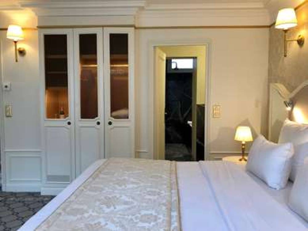 HOTEL MAYFAIR PARIS 10