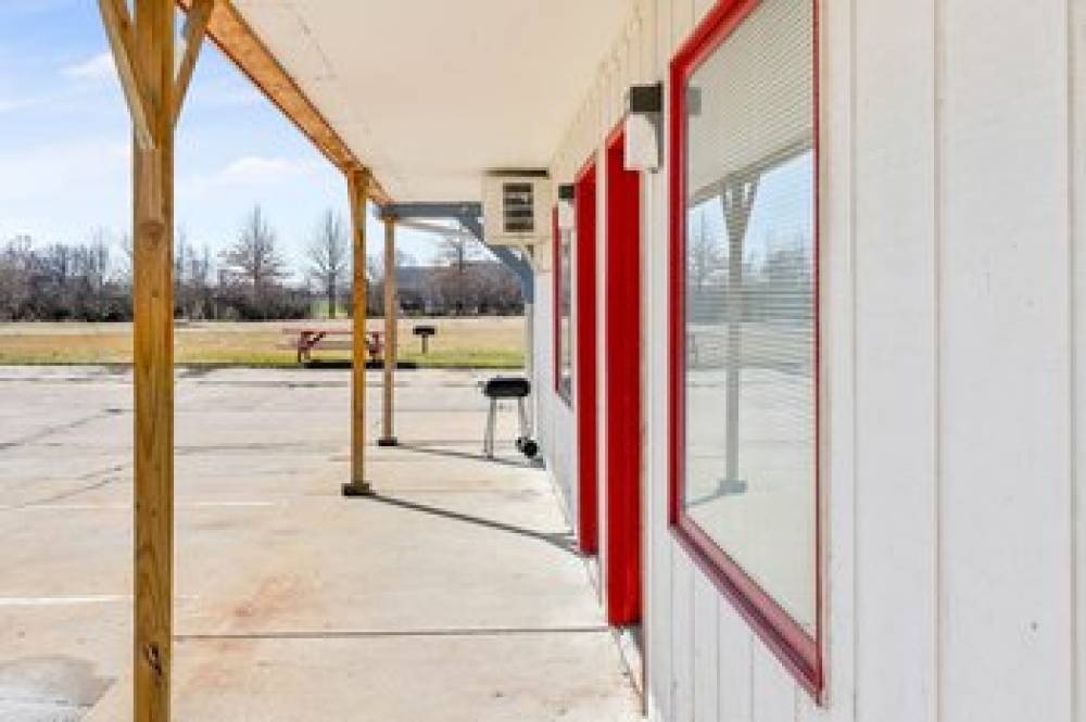 HOTEL O OSKALOOSA- HWY 63 92 1