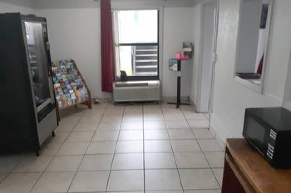 HOTEL PENSACOLA I 1 3