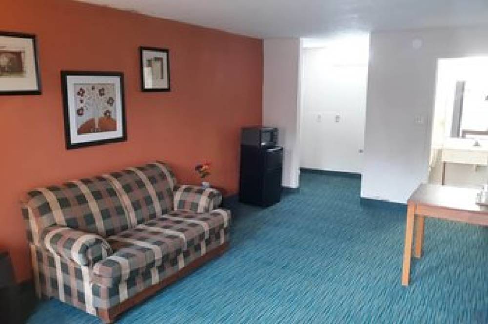 HOTEL PENSACOLA I 1 8