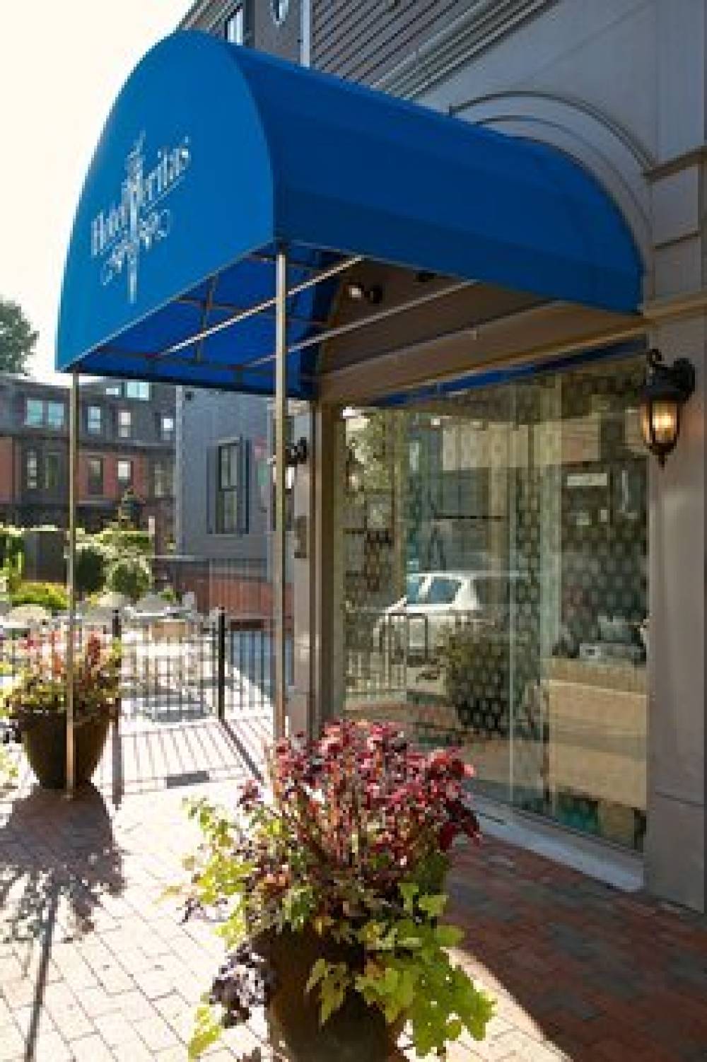 Hotel Veritas