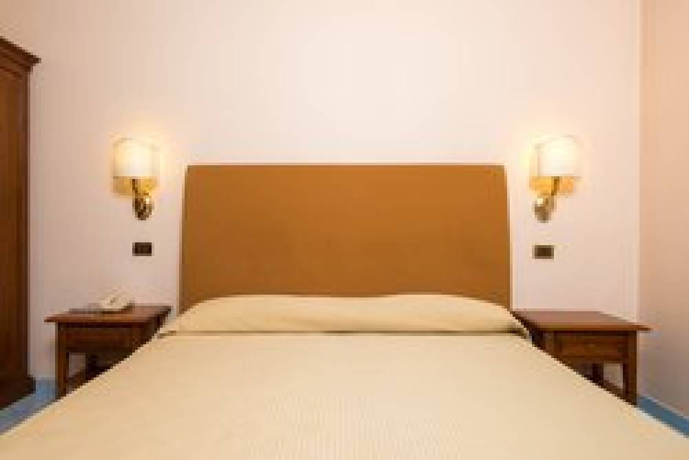 HOTEL VILLA ALBANI 5