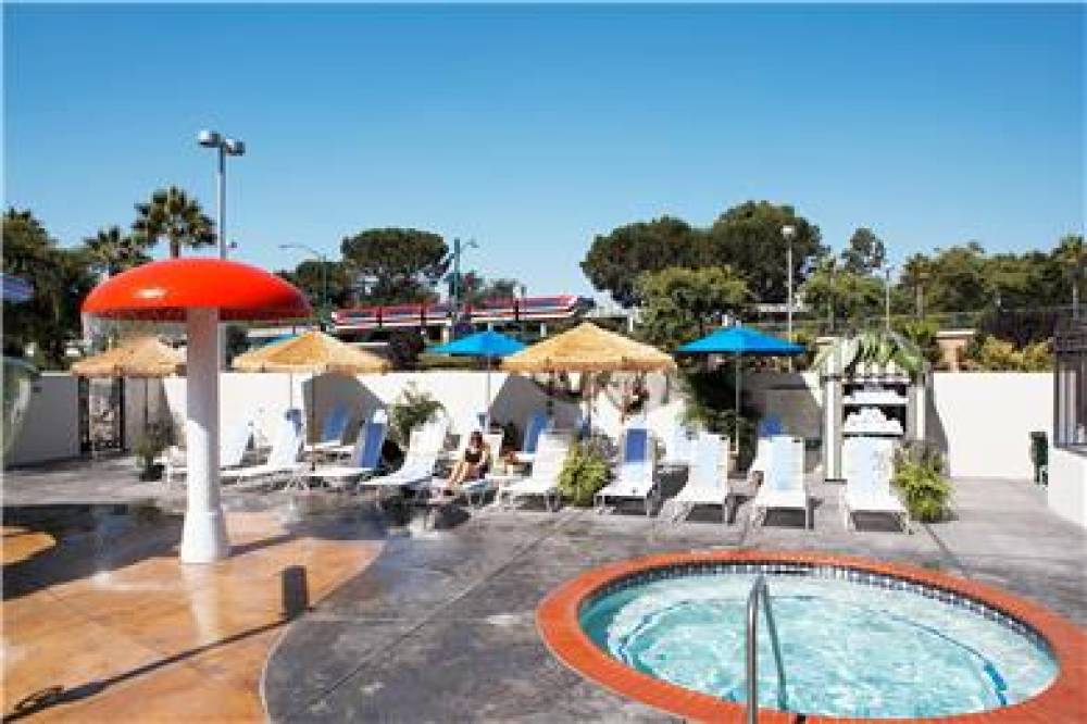 HOWARD JOHNSON BY WYNDHAM ANAHEIM H 5
