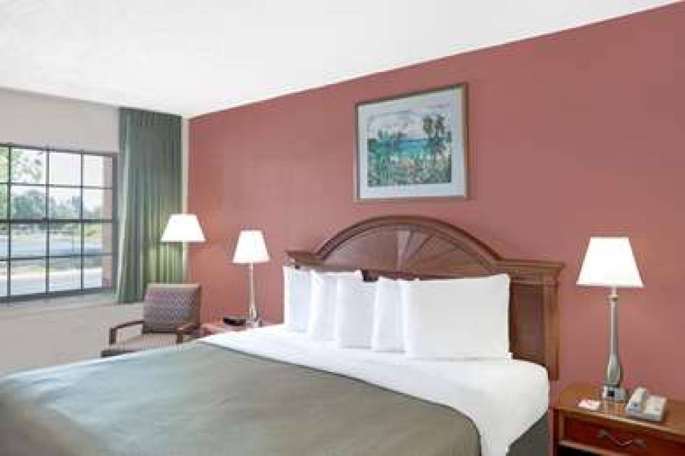 Howard Johnson By Wyndham Ft. Myers FL 10