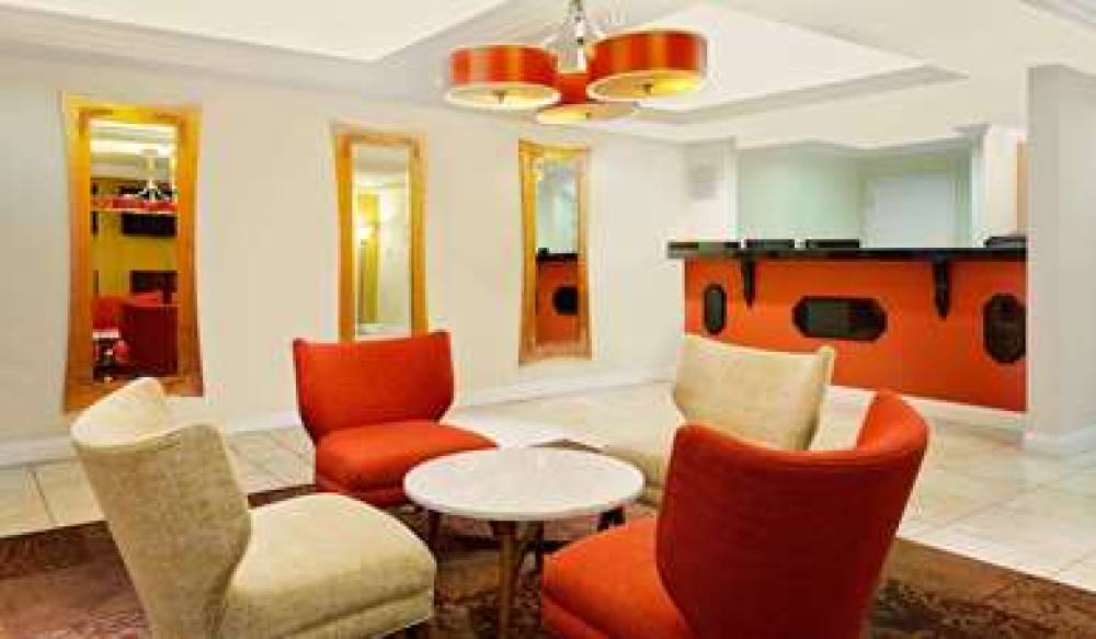 Howard Johnson By Wyndham Las Vegas Near The Strip 2