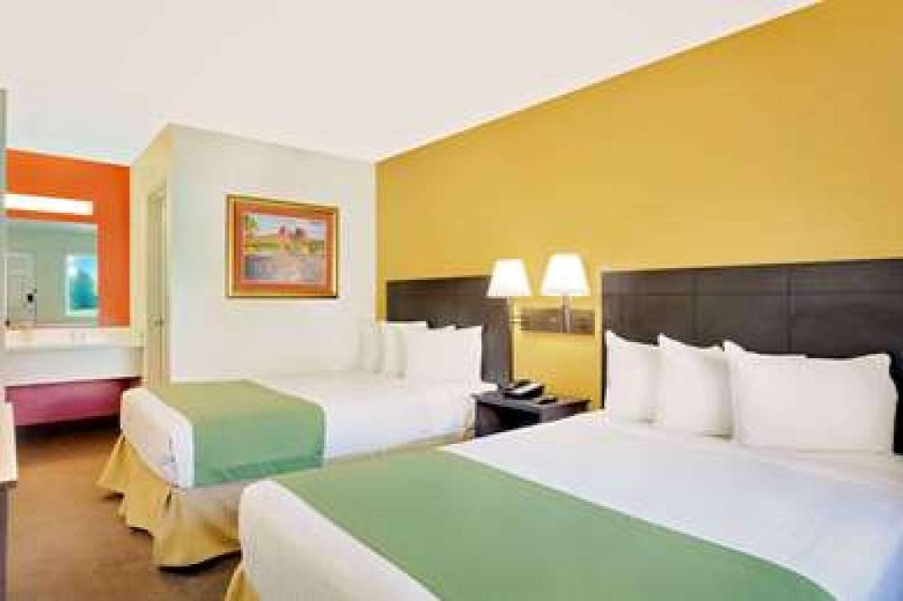 Howard Johnson By Wyndham Las Vegas Near The Strip 7