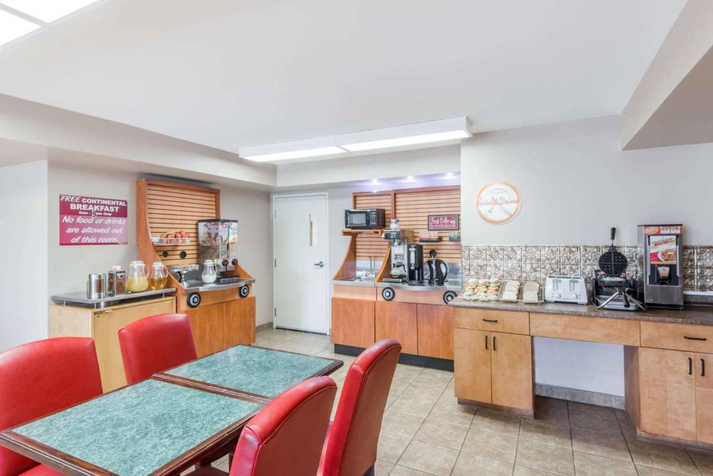 Howard Johnson By Wyndham London 6