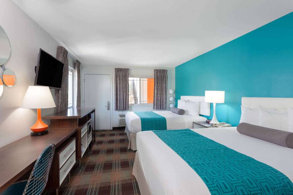 HOWARD JOHNSON BY WYNDHAM, SAN DIEG 4