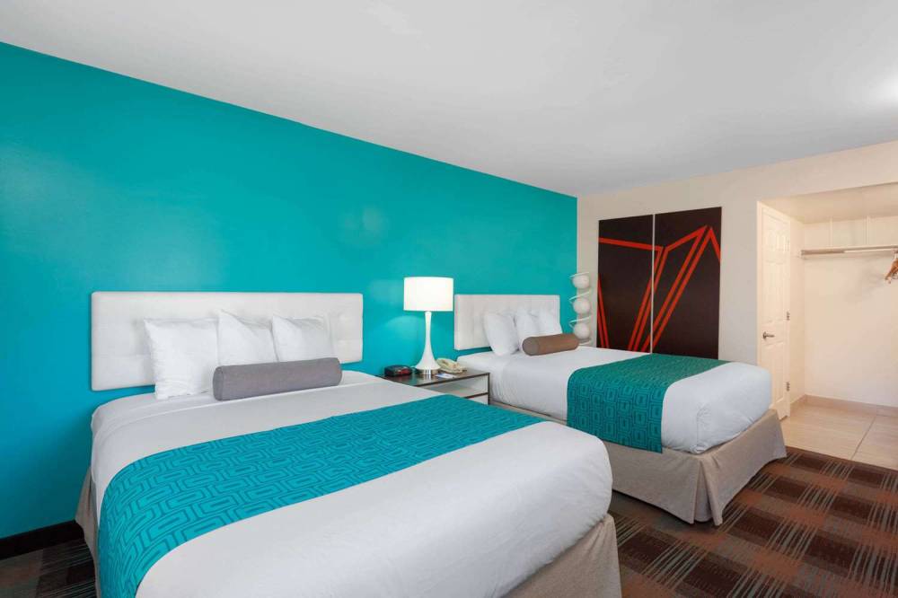 HOWARD JOHNSON BY WYNDHAM, SAN DIEG 1