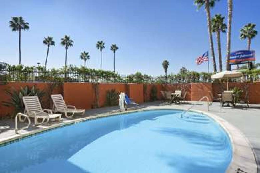 Howard Johnson By Wyndham San Diego Sea World 3