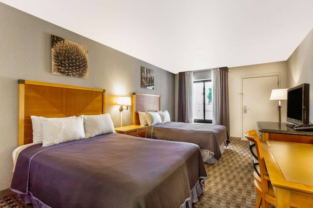 Howard Johnson By Wyndham Scottsdale Old Town 9