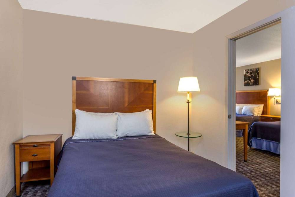 Howard Johnson By Wyndham Scottsdale Old Town 6