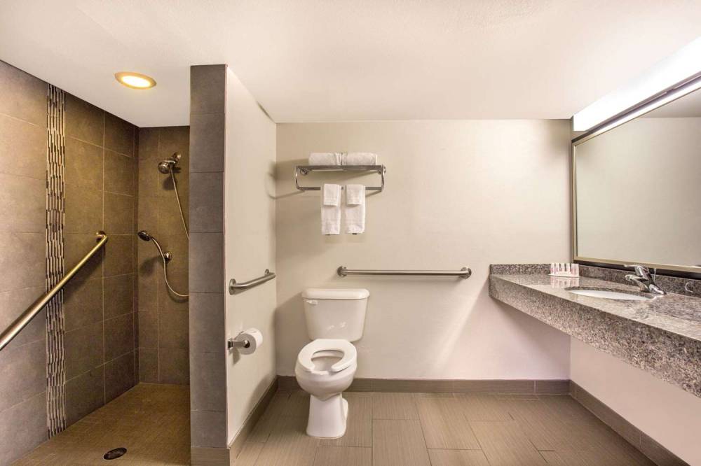 Howard Johnson By Wyndham Scottsdale Old Town 7