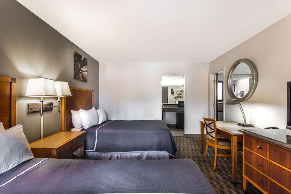Howard Johnson By Wyndham Scottsdale Old Town 2