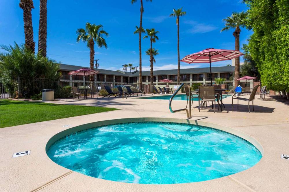 Howard Johnson By Wyndham Scottsdale Old Town 1